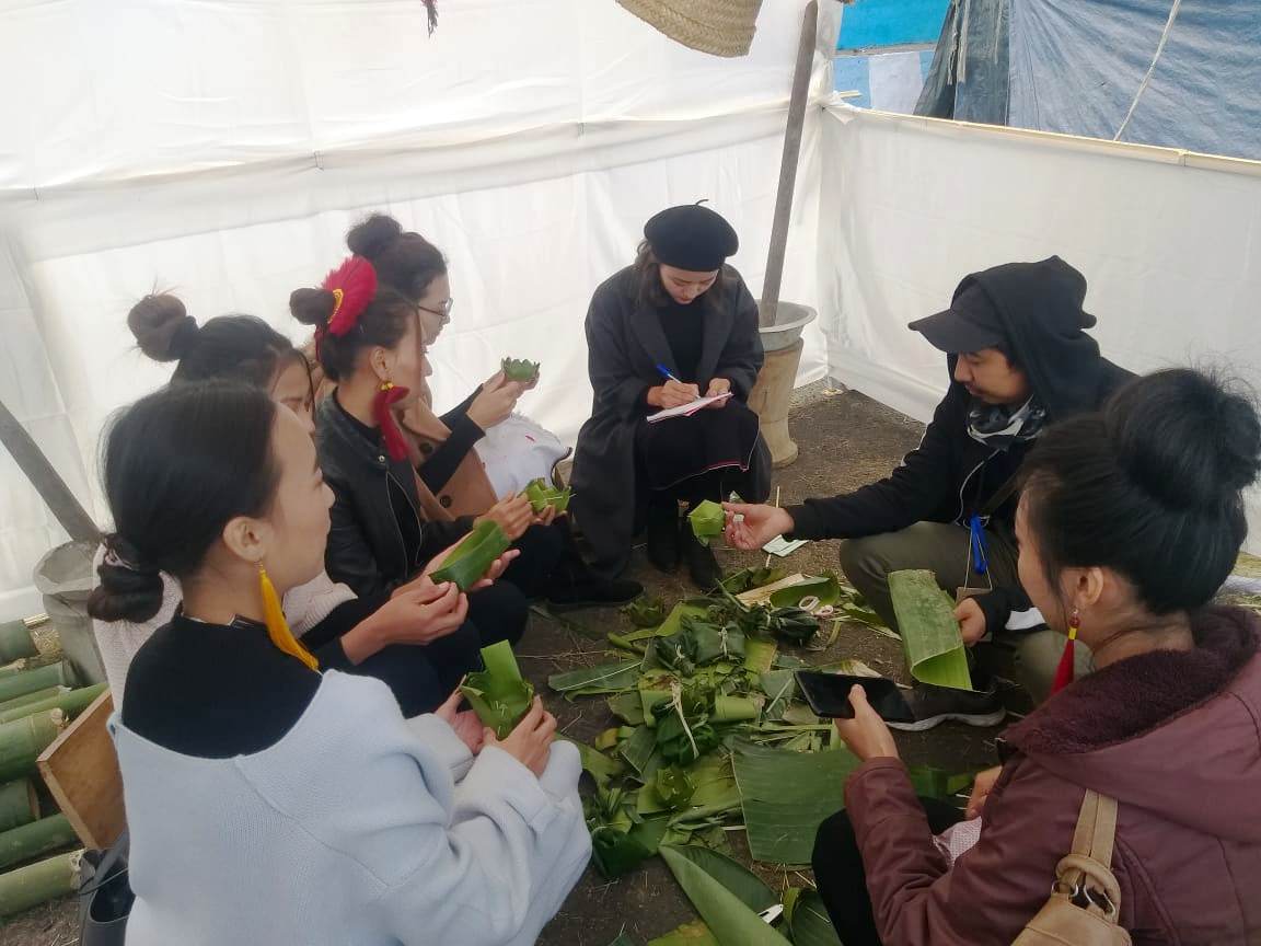 People learn leaf crafting at Bamboo Hall Lawn, Kisama. (Morung Photo) 