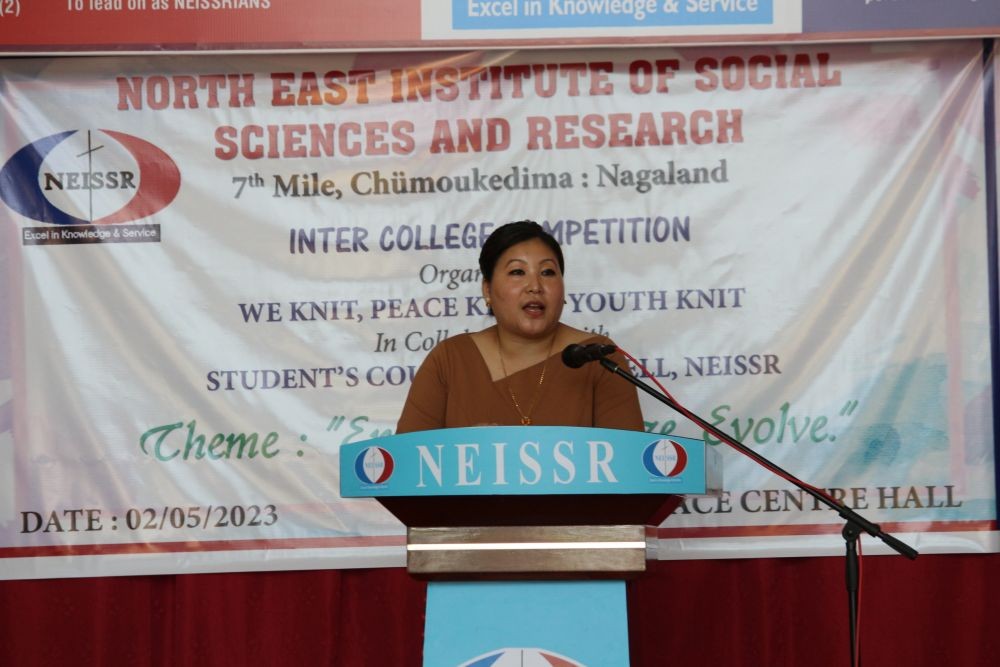 M Yimok Phom speaking at the closing of the NEISSR Fest.
