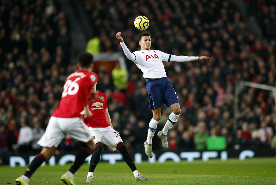 Tottenham fall to Man United; record-breaking Liverpool rout Everton