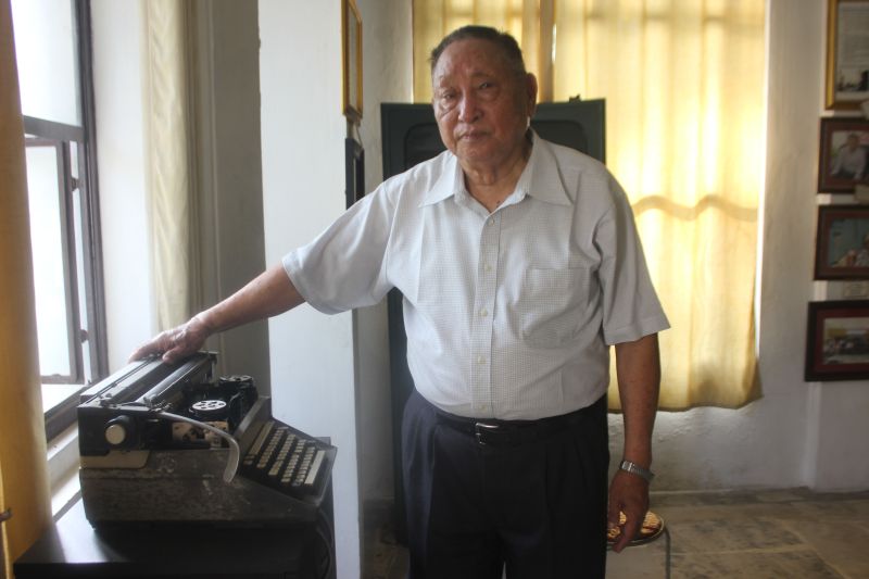 Rev. VK Nuh tells the story of a typewriter from the 1950s at the Naga Archives and Research Centre, Toulazouma – the digitization of documents at the NARC is underway in collaboration with the University of Edinburgh (Morung Photo)