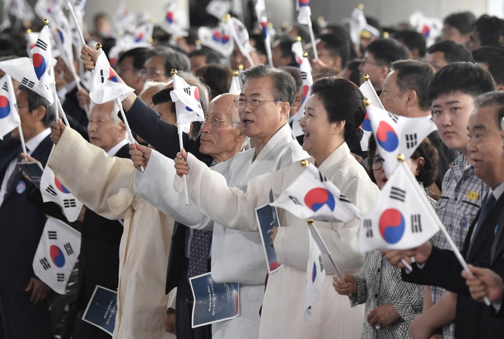 South Korea urges dialogue with Japan on WW2 anniversary