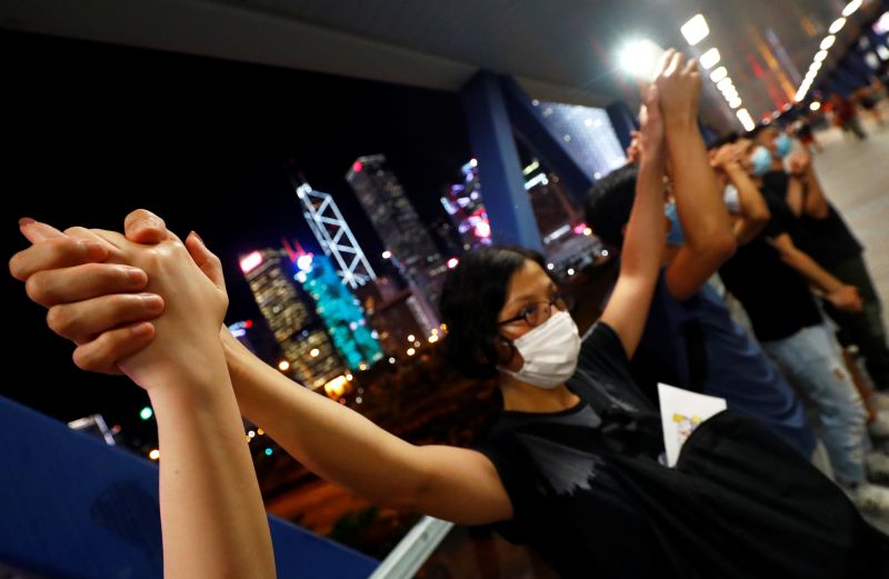 Hong Kong families form peaceful human chains ahead of airport protest