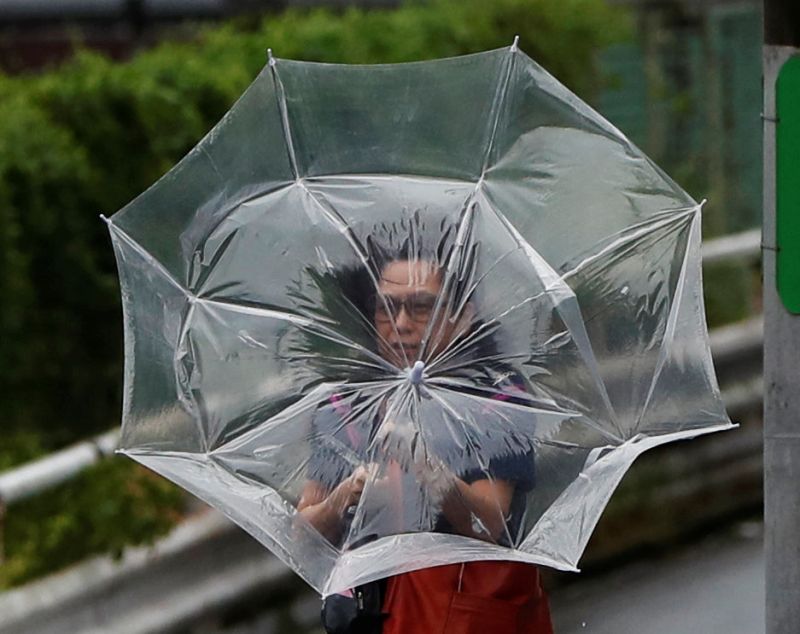 Typhoon lashes Japanese capital, one dead, power, transport disrupted