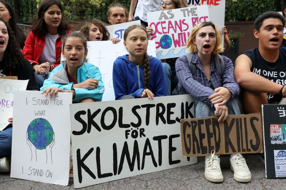 Teenage activist Greta Thunberg takes climate protest to Trump
