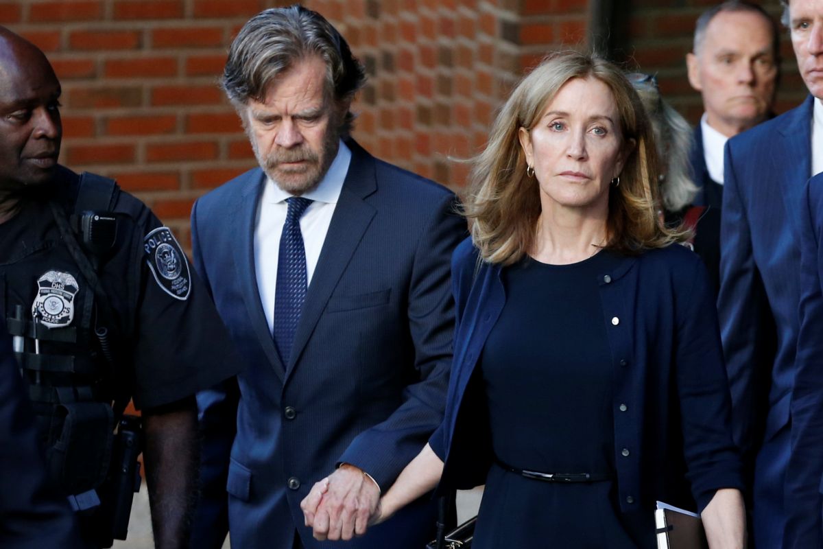 Apologetic actress Felicity Huffman gets 14-day sentence in U.S. college scandal