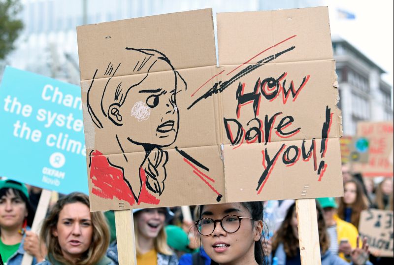 Greta Thunberg leads Montreal climate strike amid aviation emissions talks