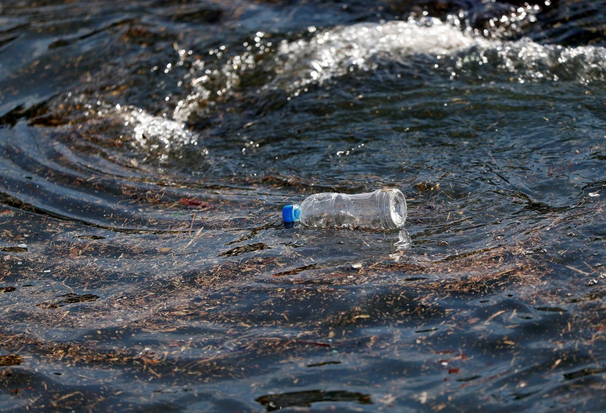 Plastic bottles vs aluminium cans: who'll win the global water fight?