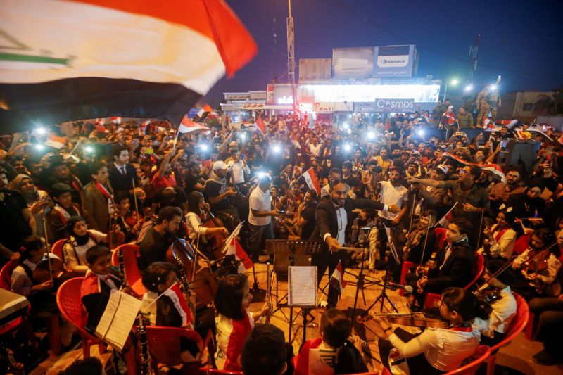 Protesters block roads to Iraqi port, demand end to foreign meddling
