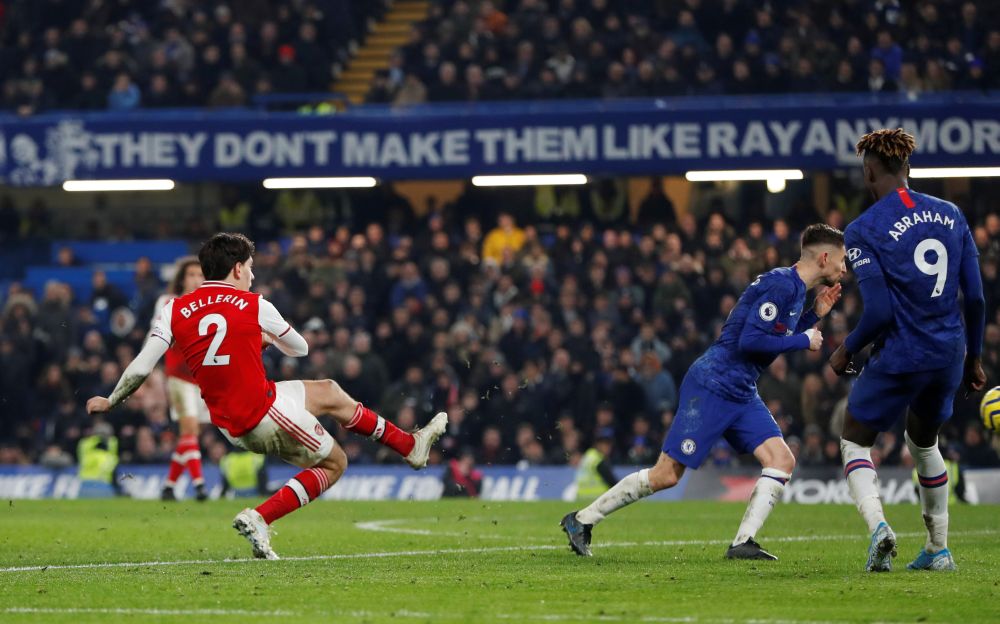 Misfiring Chelsea held to 2-2 draw by 10-man Arsenal