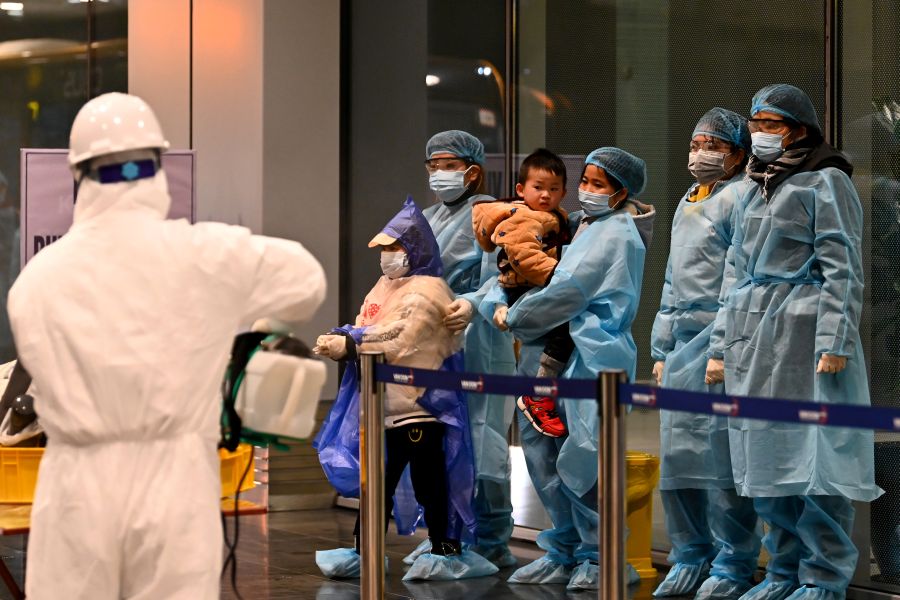 Chinese expert says coronavirus may peak soon as death toll surges past 1,000