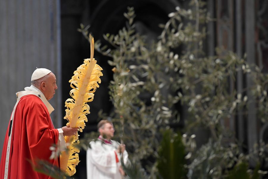 Pope opens Holy Week amid pandemic; says now is the time to serve
