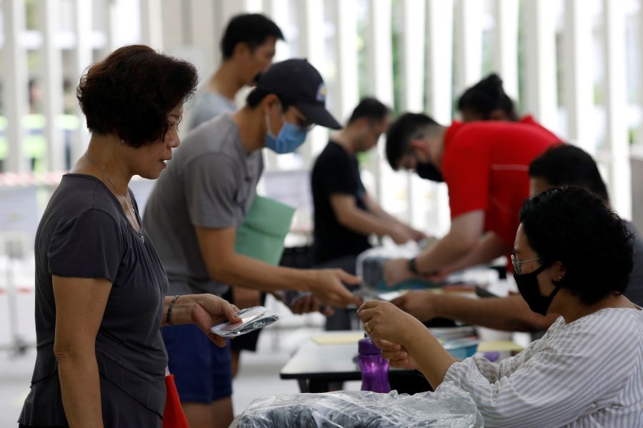 Singapore reports record new cases, quarantines 20,000 migrant workers