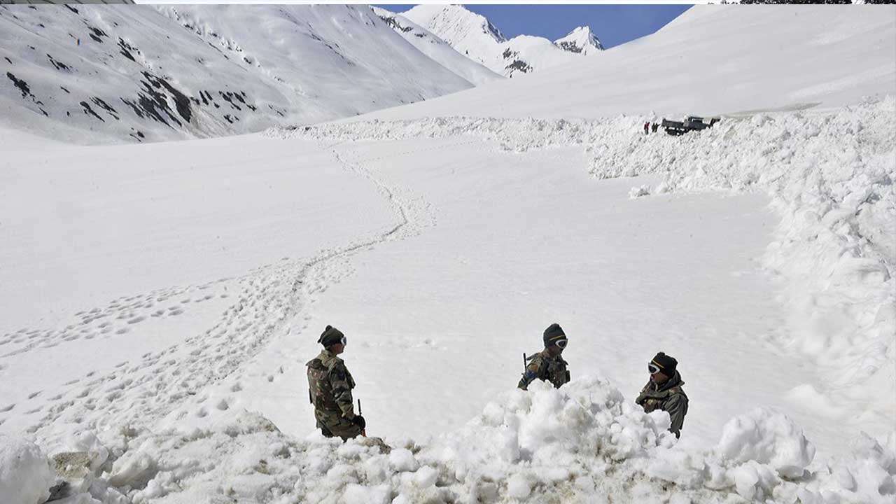10 killed in Kashmir avalanches
