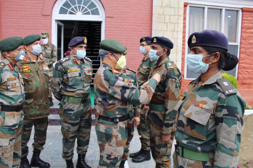 Army Chief reviews security situation in Kashmir