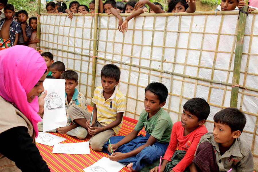 HRW: Bangladesh denying quality education to Rohingya refugee children