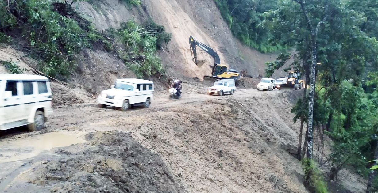 NH-2 landslide causes driving hazard