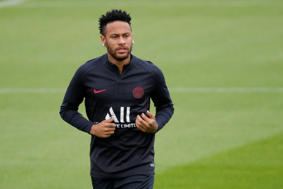Neymar left out of PSG team again