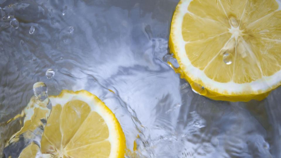 Lemon scent helps you feel thinner, lighter