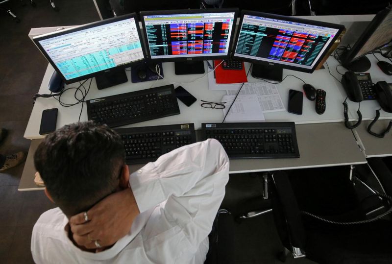 Indian shares rangebound Finance minister assurance boosts FMCG stocks