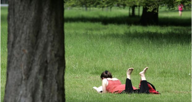 Why should people live near green spaces?