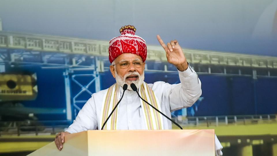 Prime Minister Narendra Modi, while addressing a public meeting in Jharkhand, sent a strong message on corruption.(PTI)