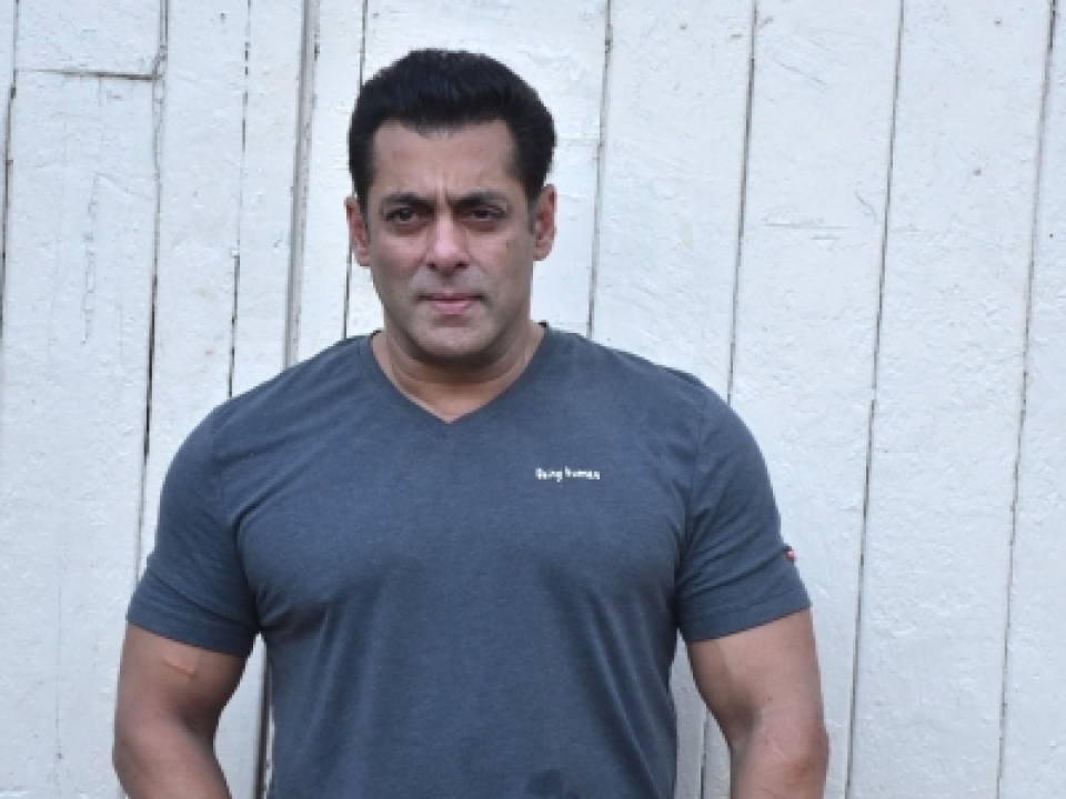Mumbai court asks police to probe assault charge against Salman