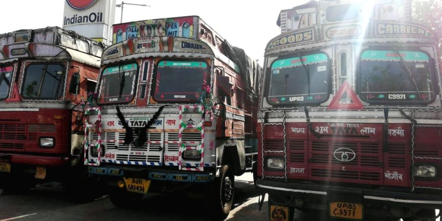 Truck drivers stranded amid lockdown, hundreds await unloading