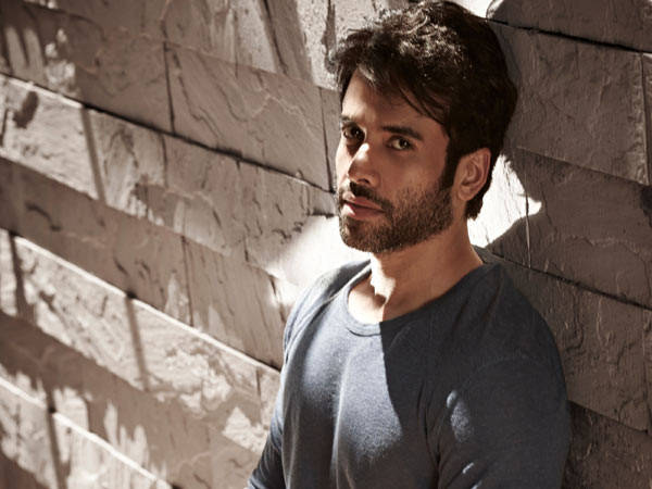 Tusshar is 'in a great place right now' since 'there is coffee at this place' (Lead)