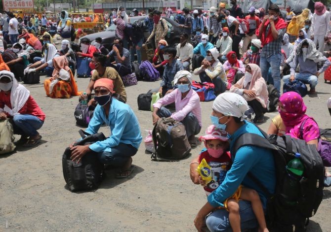 Migrants arrive at the Habibganj railway station in Bhopal to board a special train to Bihar. Photograph: PTI Photo