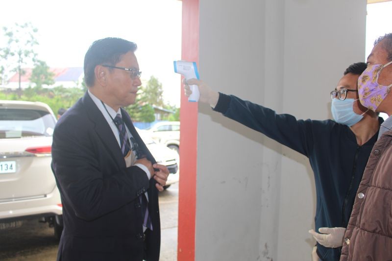 KT Sukhalu, Chairman, PAC being screened with Thernal Scanner before heading to the PAC meeting on May 27. As part of its preparedness to facilitate the functioning of the Nagaland Legislative Assembly Secretariat in the COVID-19 pandemic situation, an automatic body sanitizer was installed at its Main Entry Door on May 27. The sanitizer developed by the Kudatech Skill Centre, Dimapur was set up along with the automatic hand sanitizer dispensers in the context of the series of Meetings of the Assembly Committees scheduled in the coming days. The Public Accounts Committee (PAC) under the Chairmanship of KT Sukhalu, MLA & Advisor School Education also held its first meeting of the year in the Assembly Committee Room on May 27. (Photo Courtesy: NLA) 