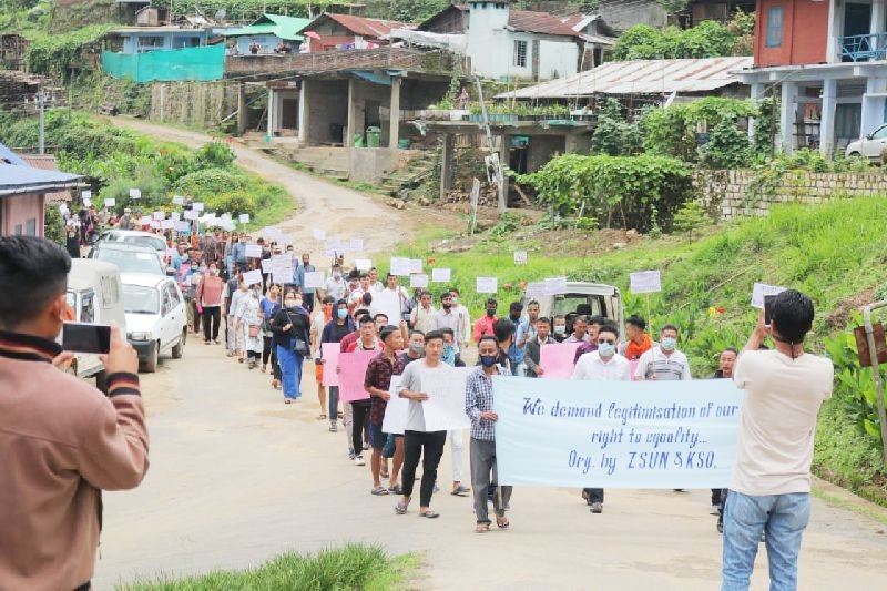 The Zeliangrong Students’ Union, Nagaland (ZSUN) and Kuki Students’ Union Organization, Nagaland (KSON) along with other Civil Society Organizations held a public rally at Peren Town on June 23 against the ‘indifferent attitude’ of the state government towards its June 10 ultimatum.