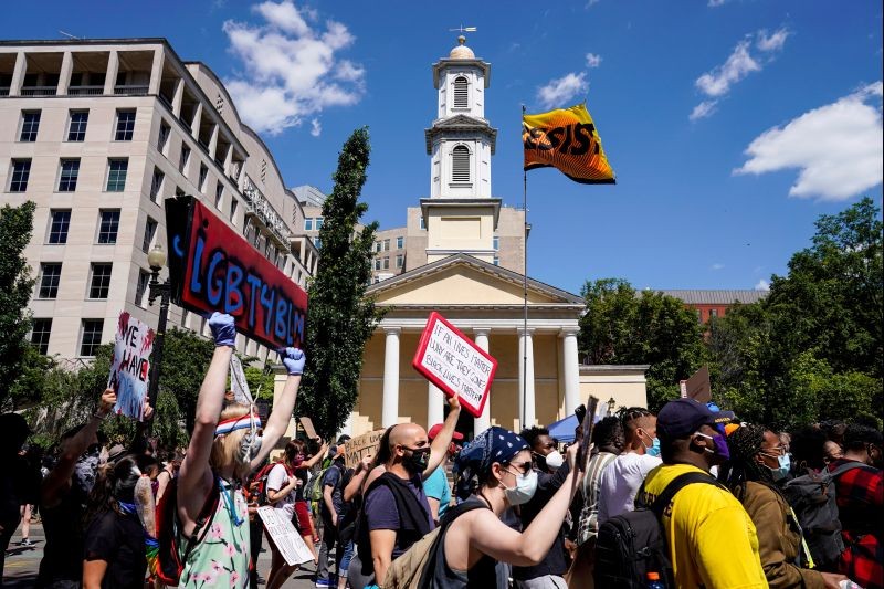 Protesters march past St. John's Church during a rally against the death in Minneapolis police custody of George Floyd, near the White House in Washington, US on  June 7, 2020. (REUTERS Photo)