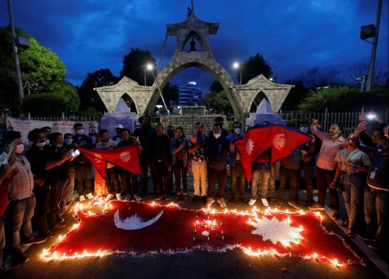 Nepalese people light candles as they celebrate after the parliament approved a new map of the country, including areas disputed with India, in Kathmandu, Nepal on June 13, 2020. (REUTERS Photo)