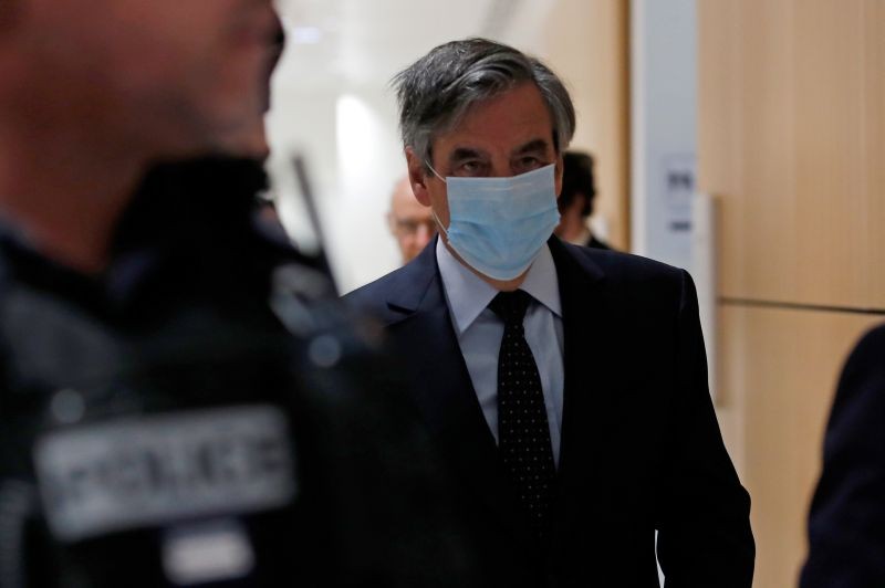 Former French prime minister Francois Fillon, wearing a protective face mask, arrives for the verdict in his trial over a fake jobs scandal at the courthouse in Paris, France on June 29. (REUTERS Photo)