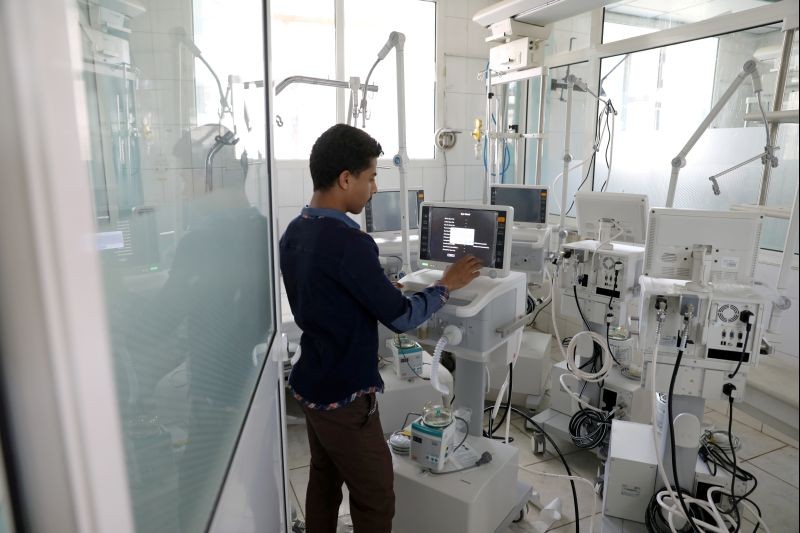 A worker sets up a ventilator recently provided by the World Health Organization at the intensive care ward of a hospital allocated for coronavirus patients in preparation for any possible spread of the coronavirus disease (COVID-19), in Sanaa, Yemen on April 8, 2020. (REUTERS File Photo)