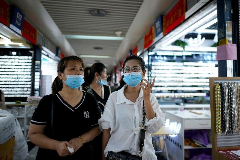 Women wearing face masks talk at the Yiwu Wholesale Market following an outbreak of the novel coronavirus disease (COVID-19), in Yiwu, Zhejiang province, China June 2, 2020. Picture taken June 2, 2020. REUTERS/Aly Song