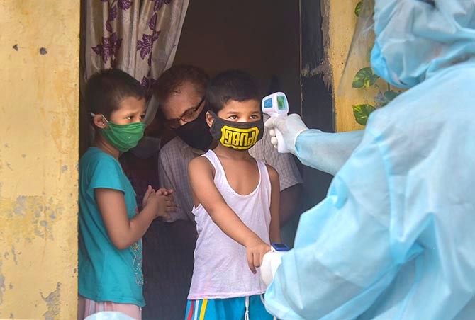 Volunteers carry out thermal testing for the residents of Ramabai Ambedkar Nagar slums at Ghatkopar, during the ongoing COVID-19 lockdown, in Mumbai, Wednesday, June 17, 2020. (PTI Photo)