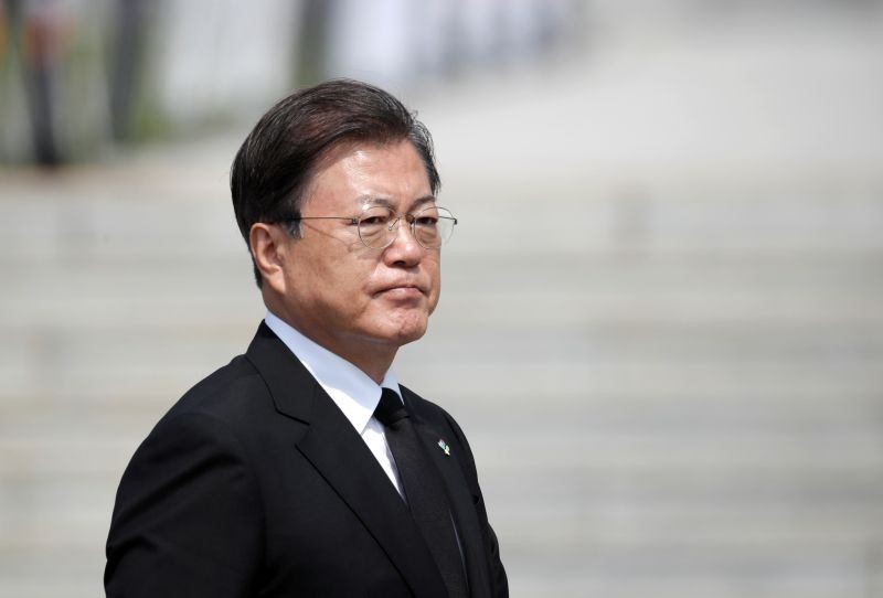 South Korean President Moon Jae-in arrives for a Memorial Day ceremony at the national cemetery in Daejeon, South Korea on June 6, 2020. (REUTERS File Photo)