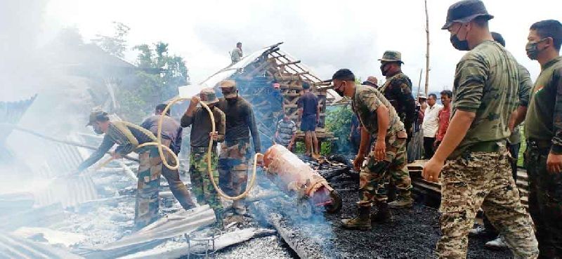 On learning about a fire incident in Noklak village, troops of Shamatore Battalion rushed to the site with fire extinguishers and water bowser and assisted in dousing the fire on June 18. With considerable loss to the occupants, the Battalion also provided basic essentials. Reason behind the fire outbreak could not be ascertained. (Photo Courtesy: PRO, HQ IGAR-N)