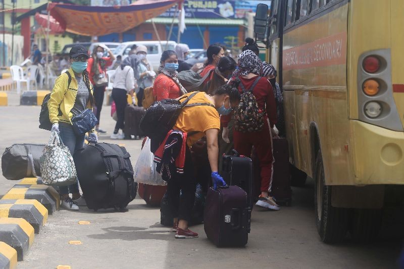 Returnees from the special train which arrived at Dimapur Railway Station from Thiruvananthapuram on June 13. (Morung Photo by Soreishim Mahong)