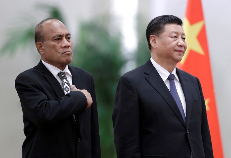 China's President Xi Jinping and Kiribati's President Taneti Maamau (L) attend a welcoming ceremony at the Great Hall of the People in Beijing, China on January 6, 2020. (REUTERS File Photo)