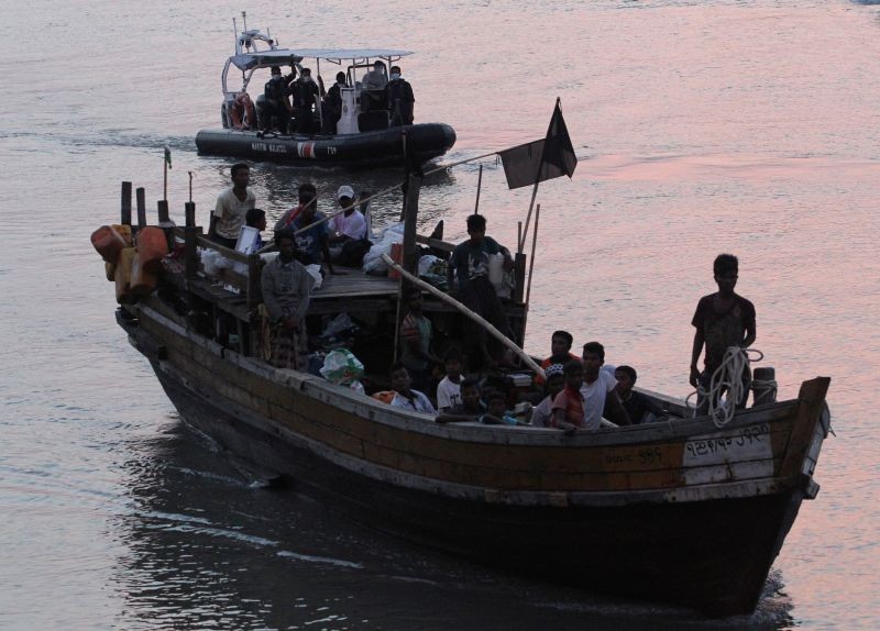 Rohingya refugees who were intercepted by Malaysian Maritime Enforcement Agency off Langkawi island, are escorted in their boat as they are handed over to immigration authorities, at the Kuala Kedah ferry jetty in Malaysia on April 3, 2018. (REUTERS File Photo)