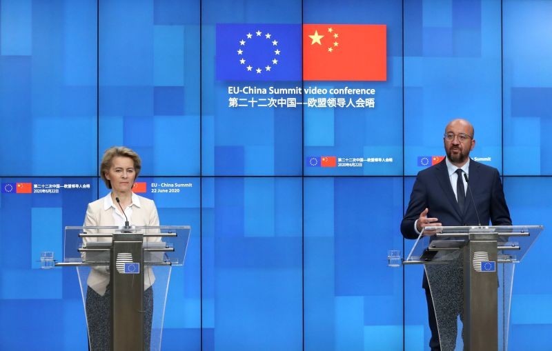 European Council President Charles Michel and European Commission President Ursula von der Leyen attend a news conference following a virtual summit with Chinese President Xi Jinping in Brussels, Belgium on June 22. (REUTERS Photo)