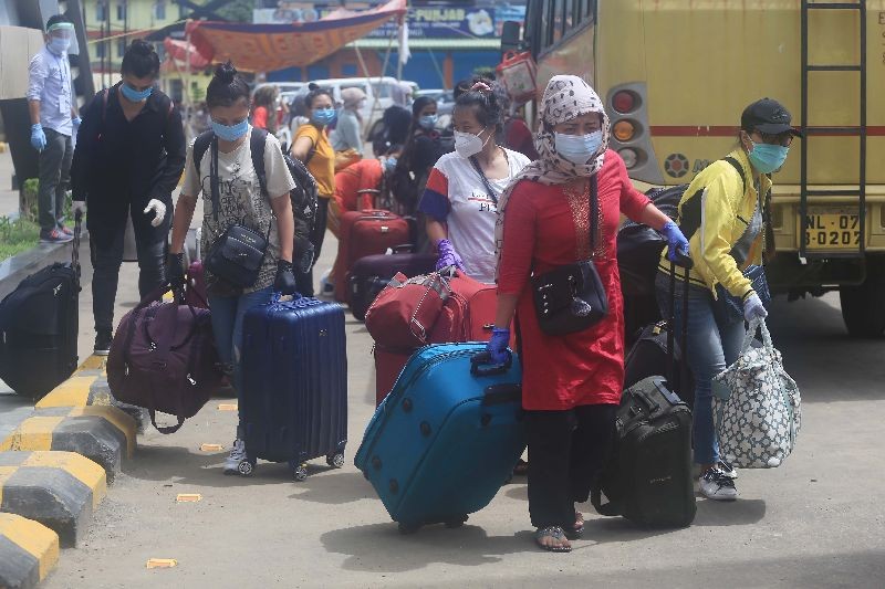 Returnees from the special train which arrived at Dimapur Railway Station from Thiruvananthapuram on June 13. (Morung Photo by Soreishim Mahong)