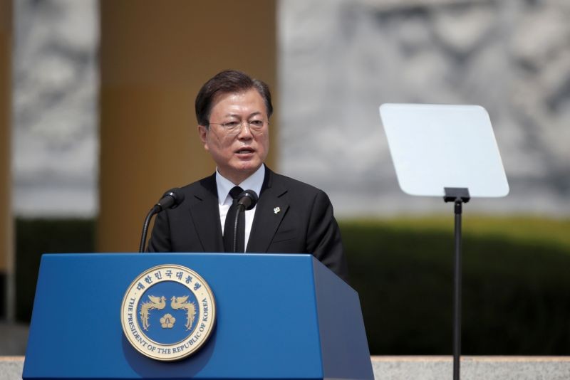 South Korean President Moon Jae-in speaks during a Memorial Day ceremony at the national cemetery in Daejeon, South Korea on  June 6, 2020. (REUTERS File Photo)