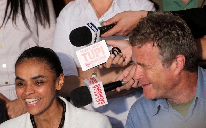 Former Brazilian presidential candidate for the Green Party Marina Silva and environmentalist Alfredo Sirkis attend a news conference after a meeting with the Party leadership in Brasilia, Brazil October 13, 2010. Picture taken October 13, 2010. REUTERS/Ricardo Moraes/Files