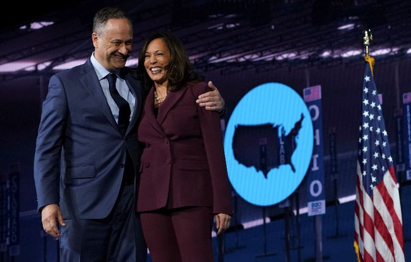 U.S. Senator Kamala Harris (D-CA) and her husband Douglas Emhoff are pictured after Harris accepted the Democratic vice presidential nomination during an acceptance speech delivered for the largely virtual 2020 Democratic National Convention from the Chase Center in Wilmington, Delaware, U.S., August 19, 2020.   REUTERS/Kevin Lamarque