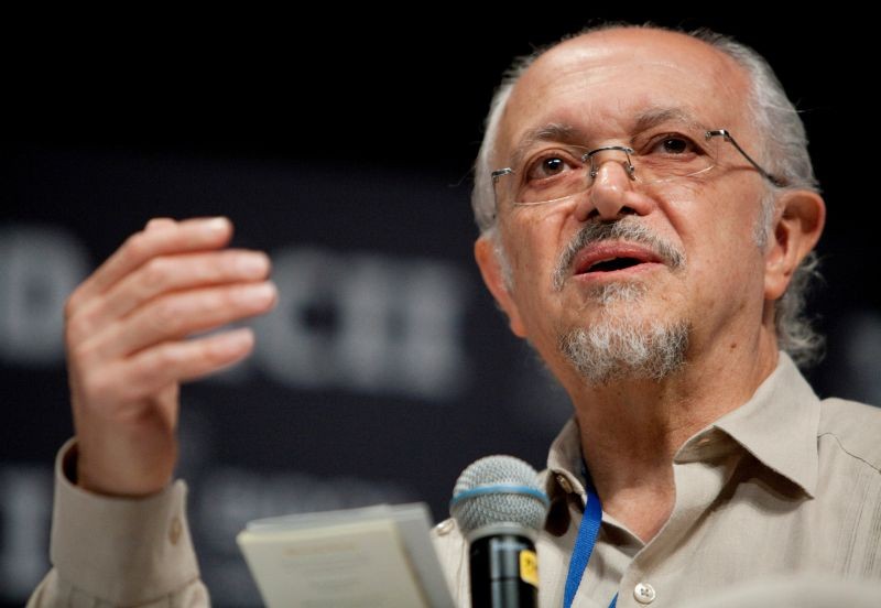 FILE PHOTO: Jose Mario Molina, winner of the Nobel Prize in Chemistry, attends the annual meeting of the Inter-American Development Bank (IADB) in Cancun March 20, 2010. REUTERS/Gerardo Garcia
