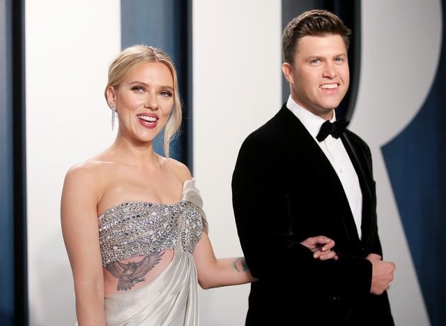 Scarlett Johansson and Colin Jost attend the Vanity Fair Oscar party in Beverly Hills during the 92nd Academy Awards, in Los Angeles, California, U.S., February 9, 2020. REUTERS/Danny Moloshok