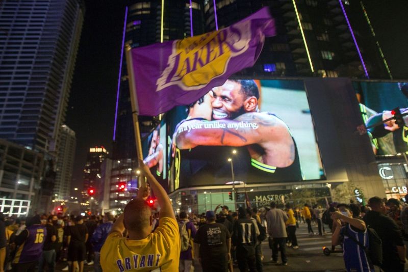 Lakers fans celebrate their team winning the 2020 NBA Championship in Los Angeles, California, U.S., October 11, 2020.  REUTERS/Ringo Chiu